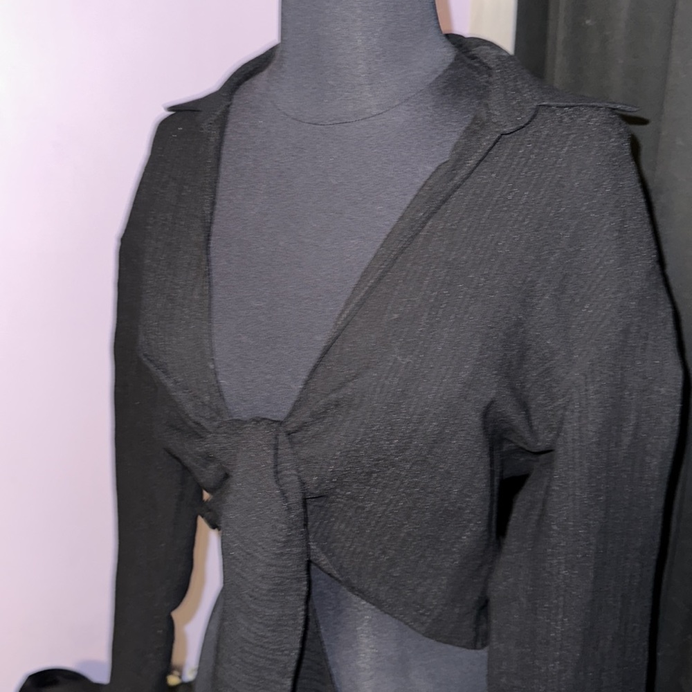 Black cropped tie top